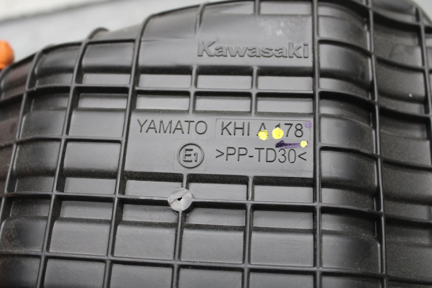 18-23 KAWASAKI NINJA 400 AIRBOX AIR INTAKE FILTER BOX BB660