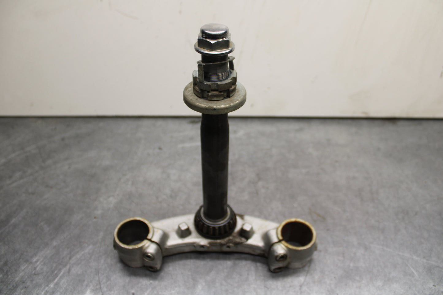 1984 Yamaha Virago 1000 FRONT FORKS CLAMP LOWER TRIPLE TREE STEM BB117