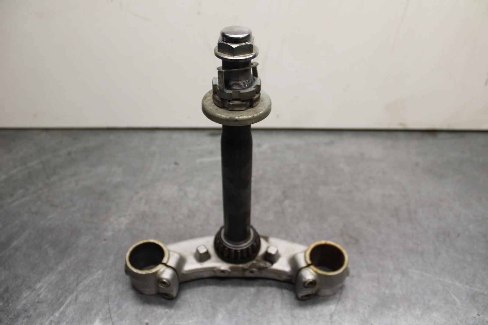 1984 Yamaha Virago 1000 FRONT FORKS CLAMP LOWER TRIPLE TREE STEM BB117