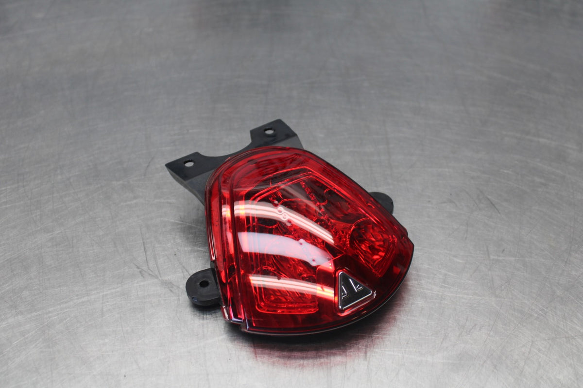 24-26 TRIUMPH DAYTONA 660 REAR TAIL TAILLIGHT BACK BRAKE LIGHT BB01
