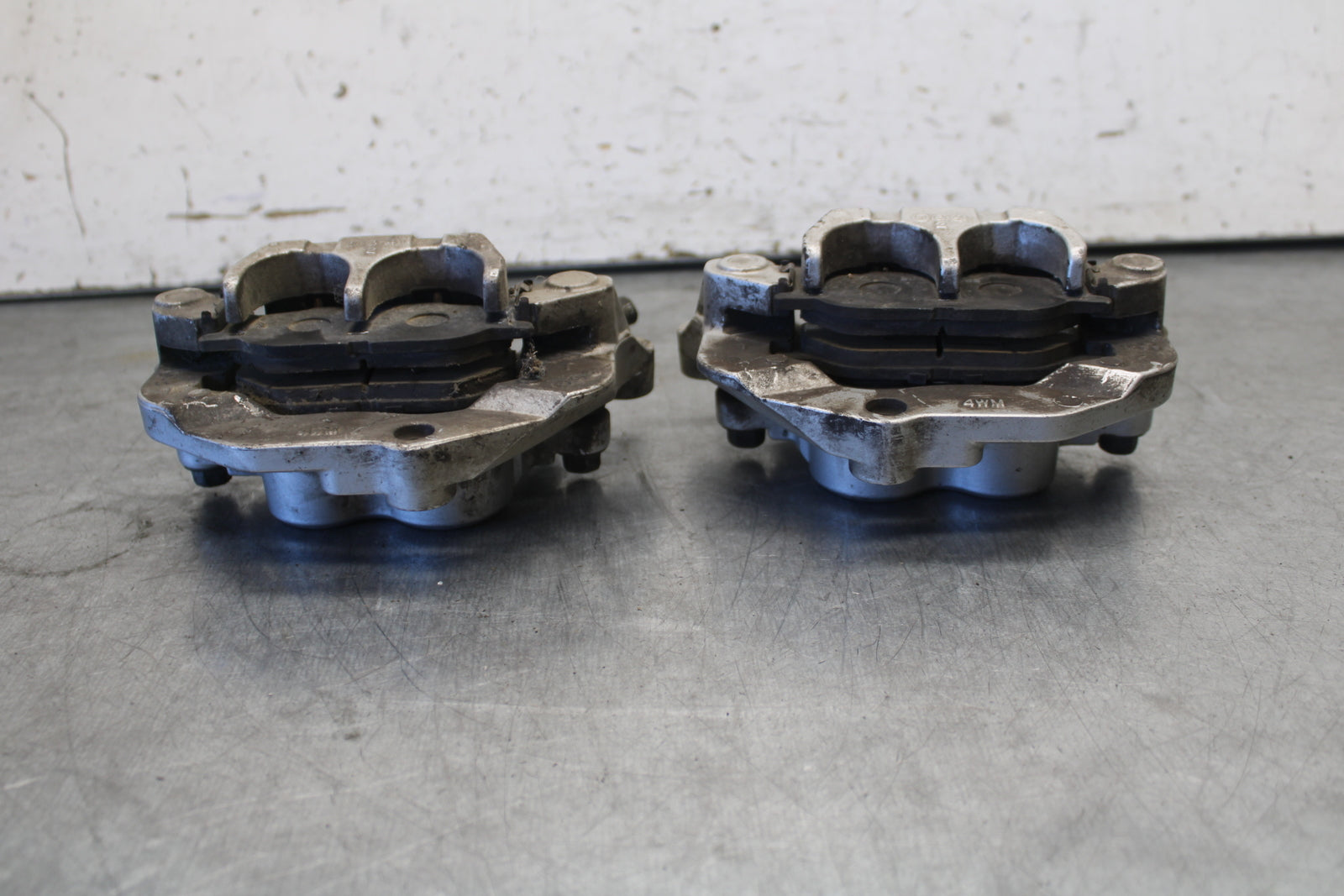 05-06 YAMAHA ROYAL STAR RIGHT LEFT FRONT BRAKE CALIPER SET PAIR CALIPERS BB697