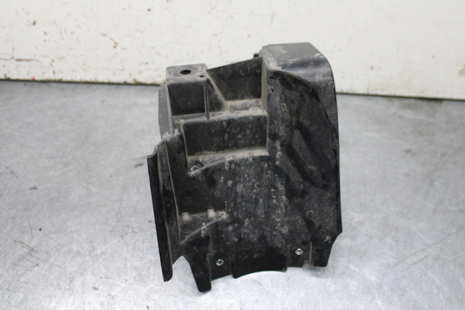 17-24 YAMAHA BOLT XVS950 BATTERY TRAY BOX HOLDER BB729