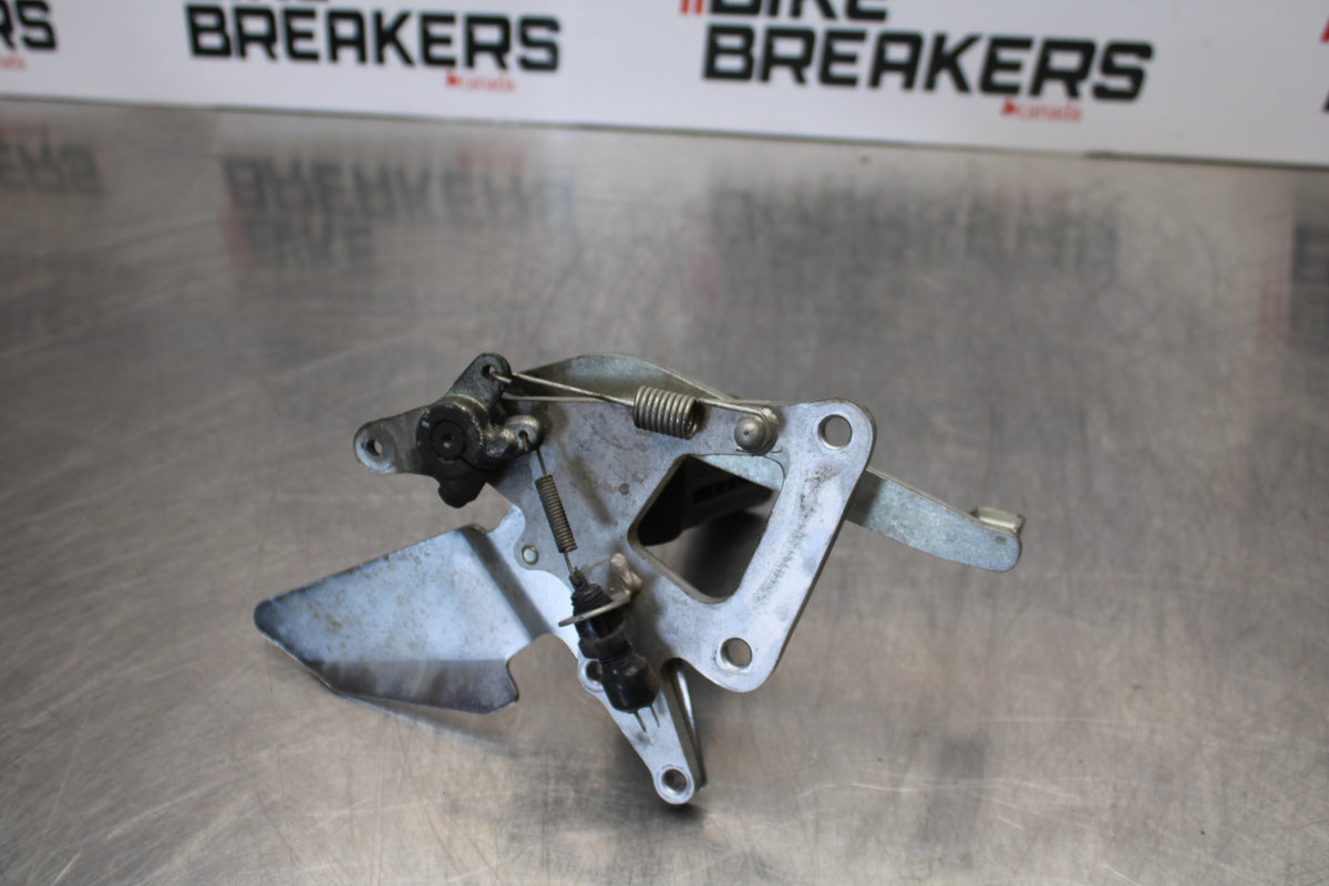 04-09 SUZUKI GS500F RIGHT REARSET REAR SET DRIVER FOOT PEG REST STOP BB165