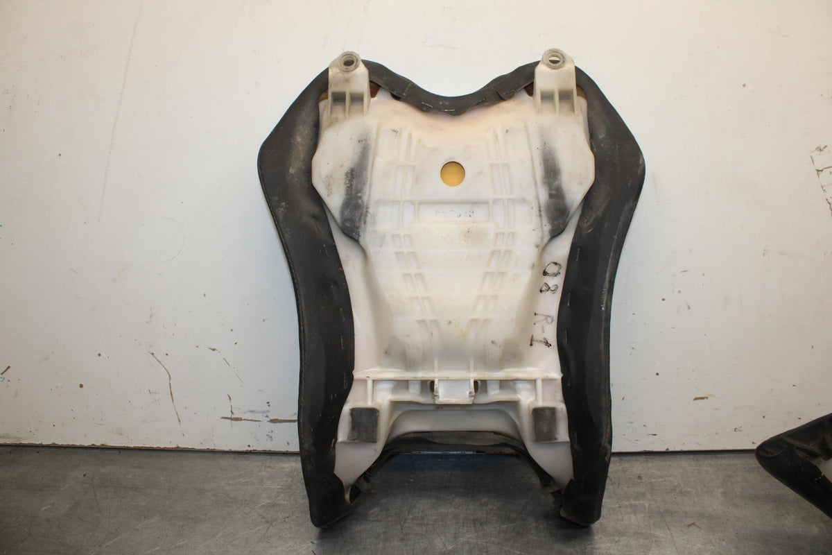 07-08 YAMAHA YZF R1 FRONT DRIVERS SEAT PAD SADDLE PILLION 4C8-24710-00-00 BB622