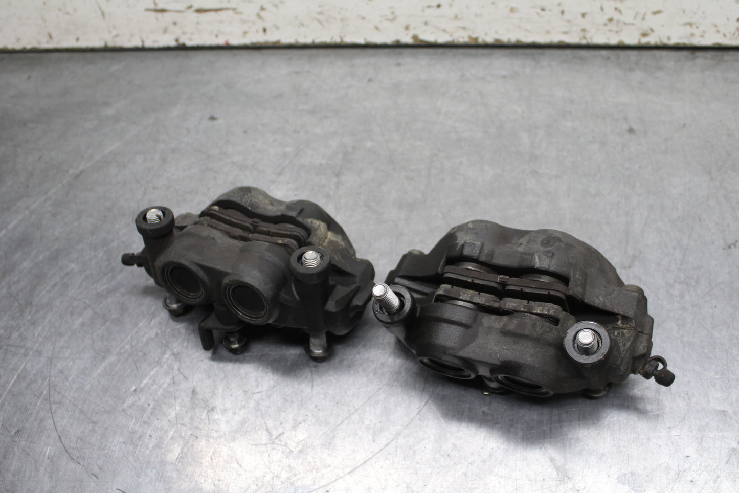 12-13 KAWASAKI Z1000 RIGHT LEFT FRONT BRAKE CALIPER SET PAIR CALIPERS BB743