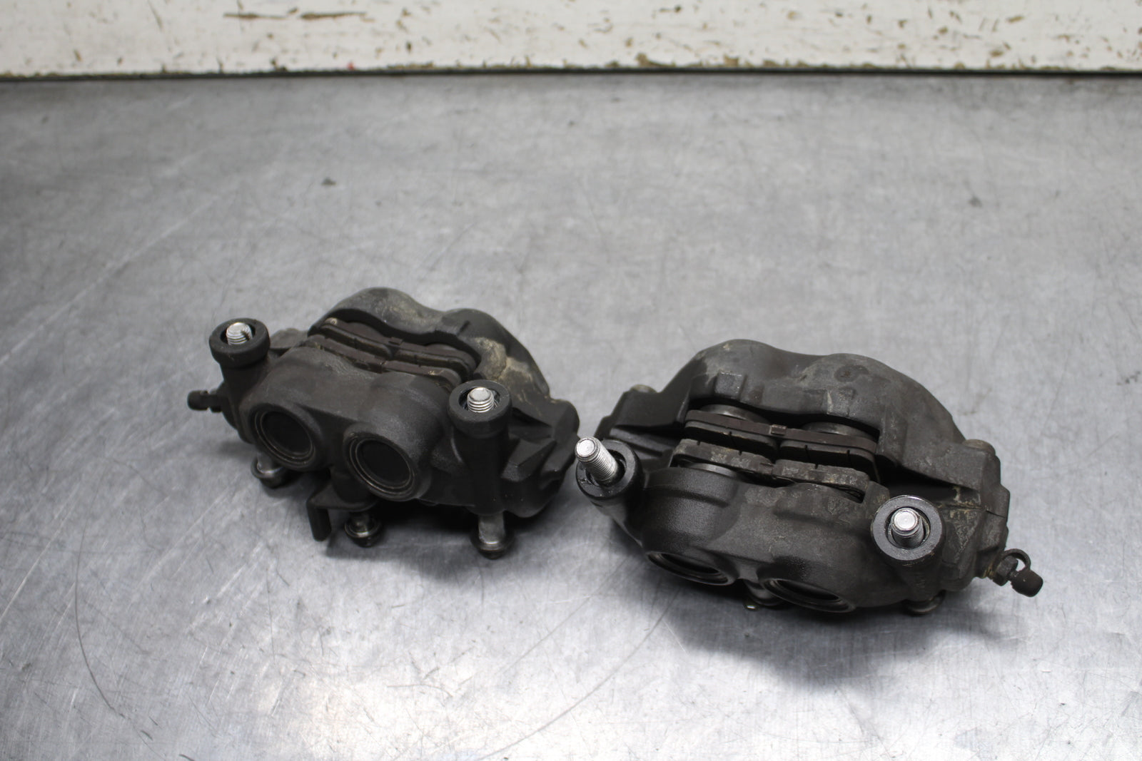 12-13 KAWASAKI Z1000 RIGHT LEFT FRONT BRAKE CALIPER SET PAIR CALIPERS BB743