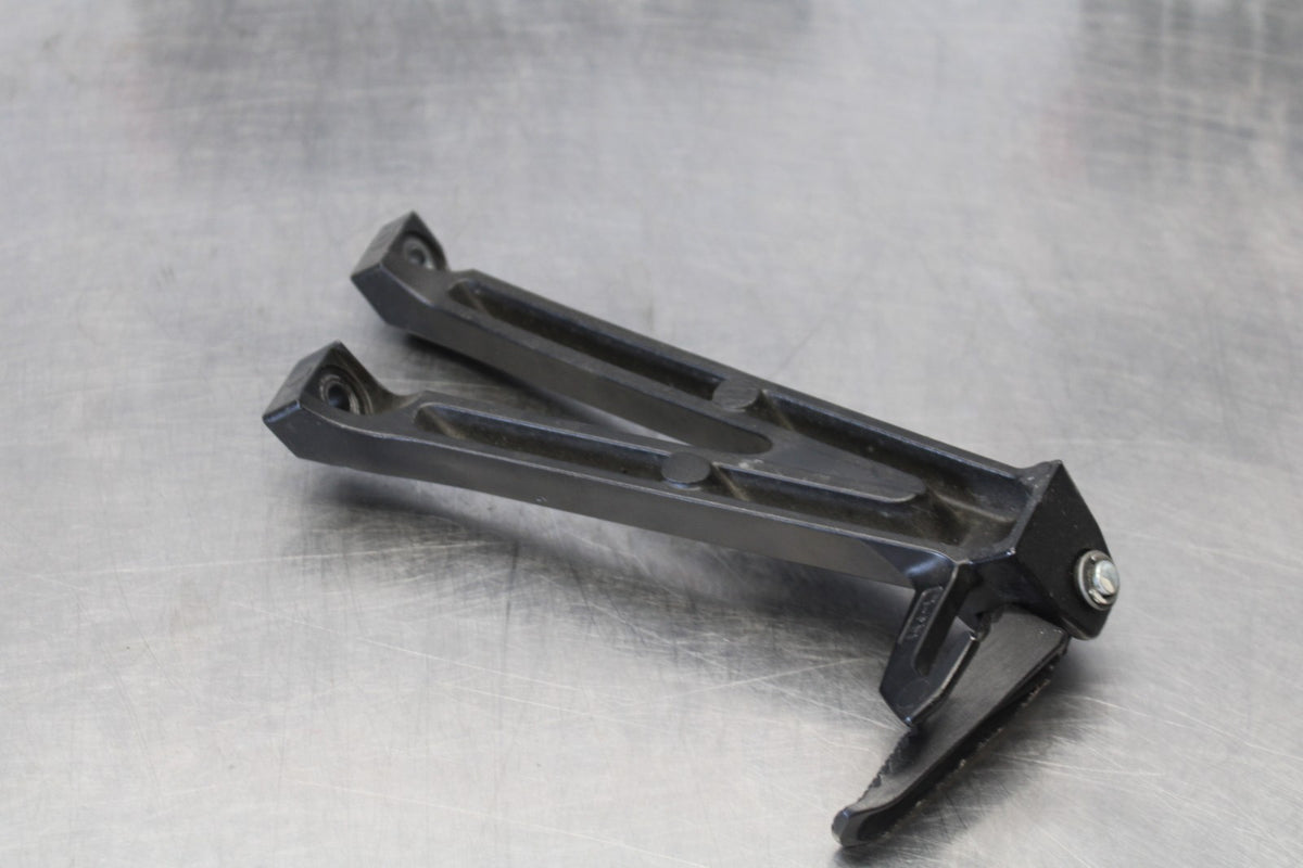 11-26 SUZUKI GSXR750 LEFT REAR BACK PASSENGER PEG BB882