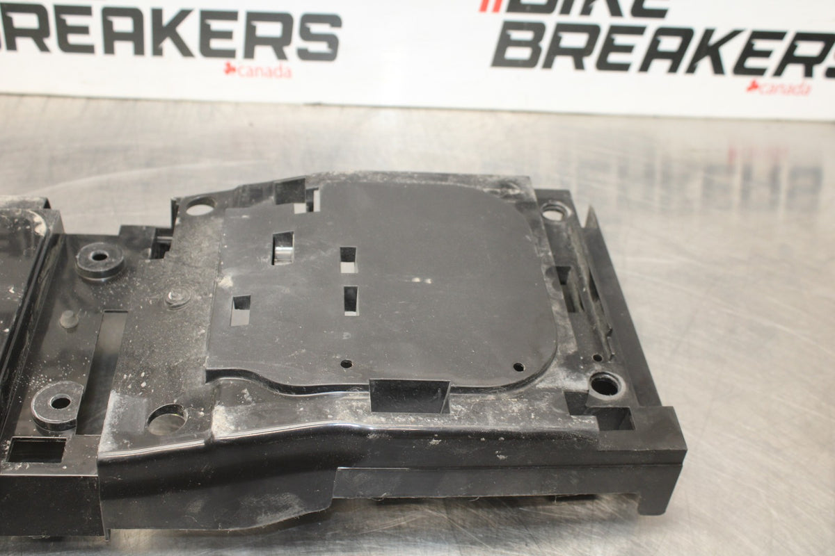 08-16 YAMAHA YZF R6 REAR BACK TAIL UNDERTAIL BATTERY TRAY PLASTIC BB856