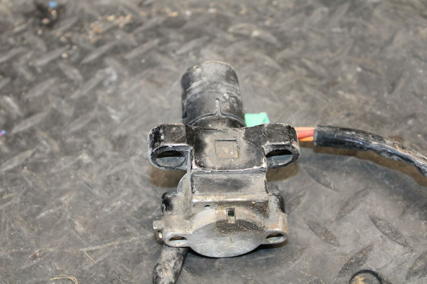 86 SUZUKI GSXR1100 G IGNITION LOCK STEERING NO KEY BB227
