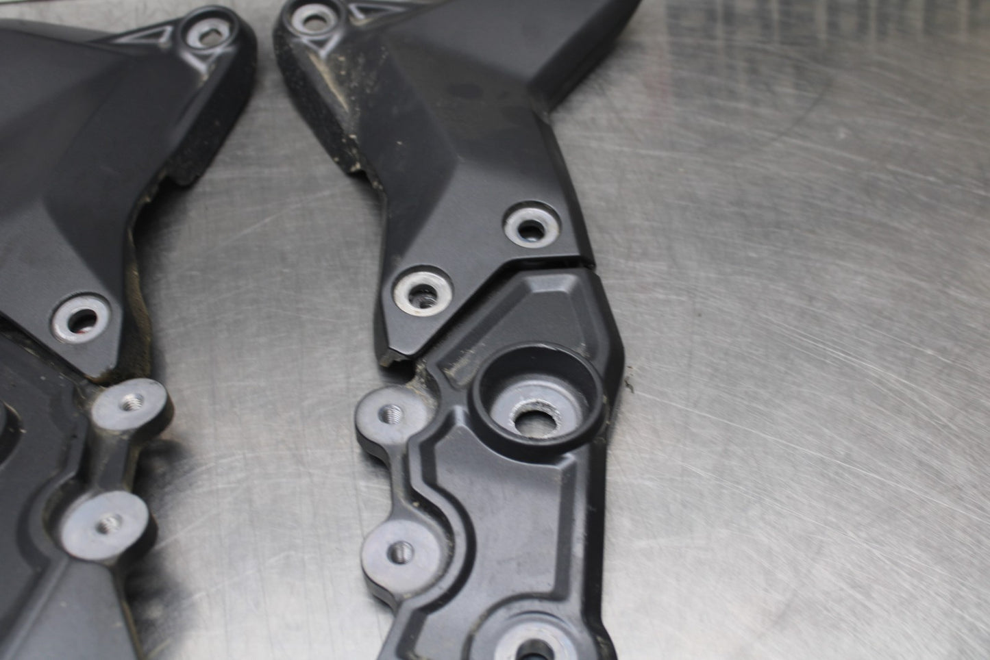 22-25 YAMAHA YZF R7 LEFT RIGHT REARSET REAR SET DRIVER PEG BRACKETS MOUNTS BB769