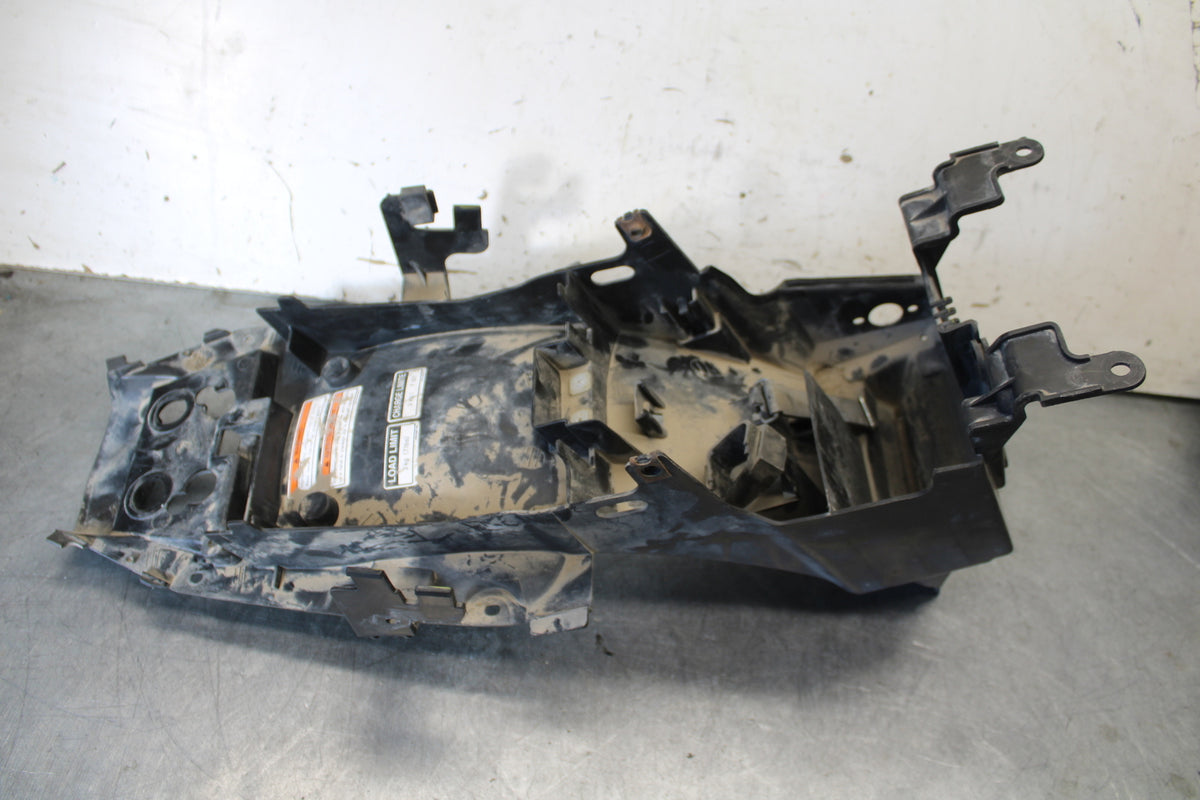 09-15 YAMAHA FZ6R REAR BACK TAIL UNDERTAIL BATTERY TRAY PLASTIC BB686