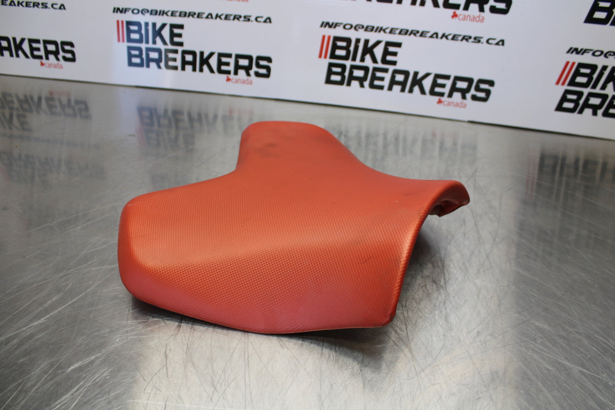 07 KAWASAKI Z1000 FRONT DRIVERS SEAT PAD SADDLE PILLION BB148