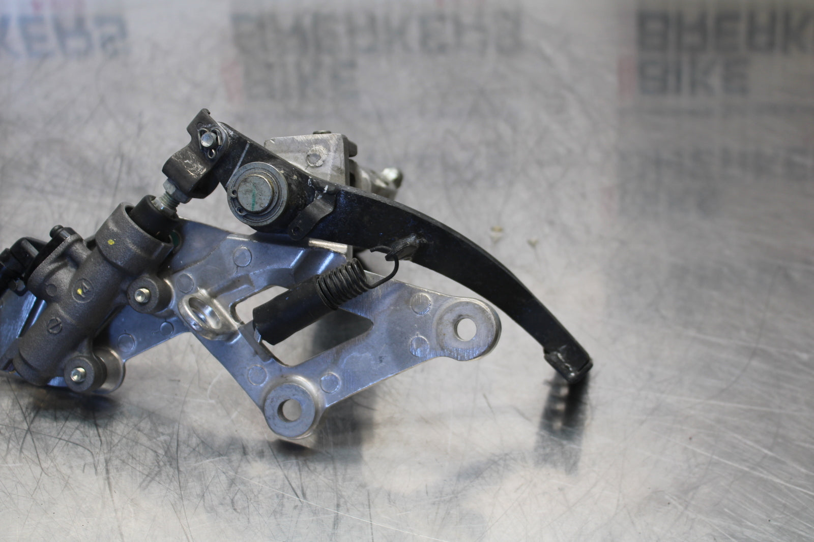 15-16 HONDA CB300F RIGHT REARSET REAR SET DRIVER FOOT PEG REST STOP BB150
