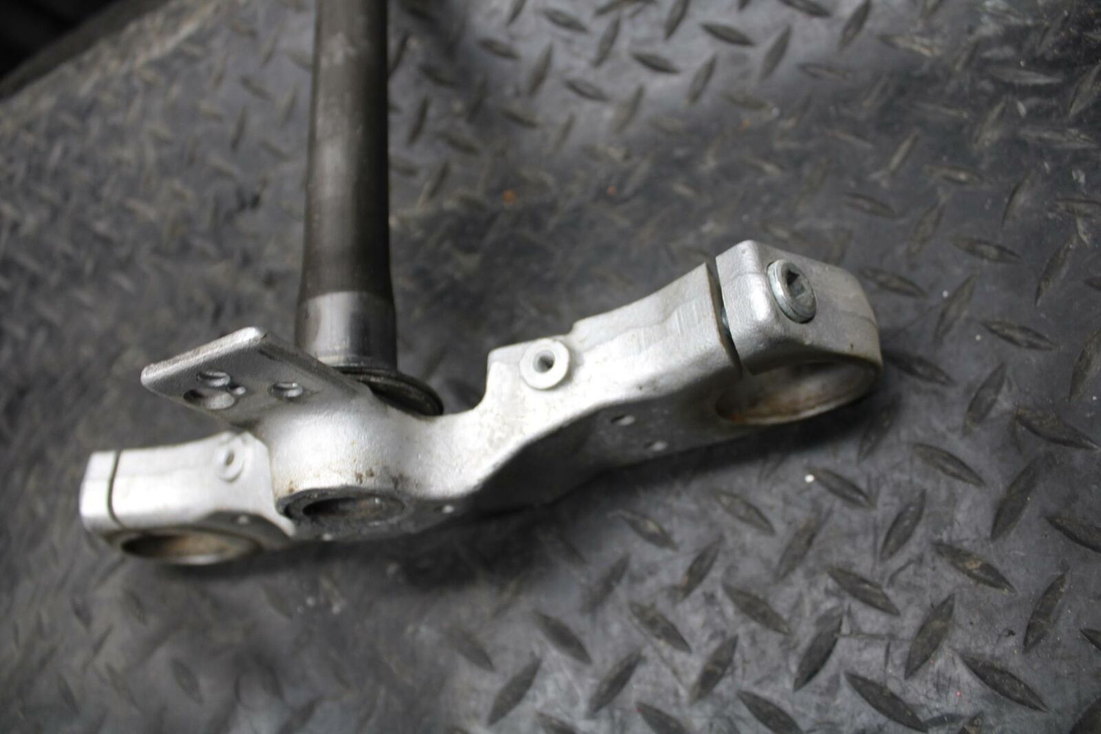 03-05 HONDA SHADOW CLASSIC 750 FRONT FORKS CLAMP LOWER TRIPLE TREE STEM BB229
