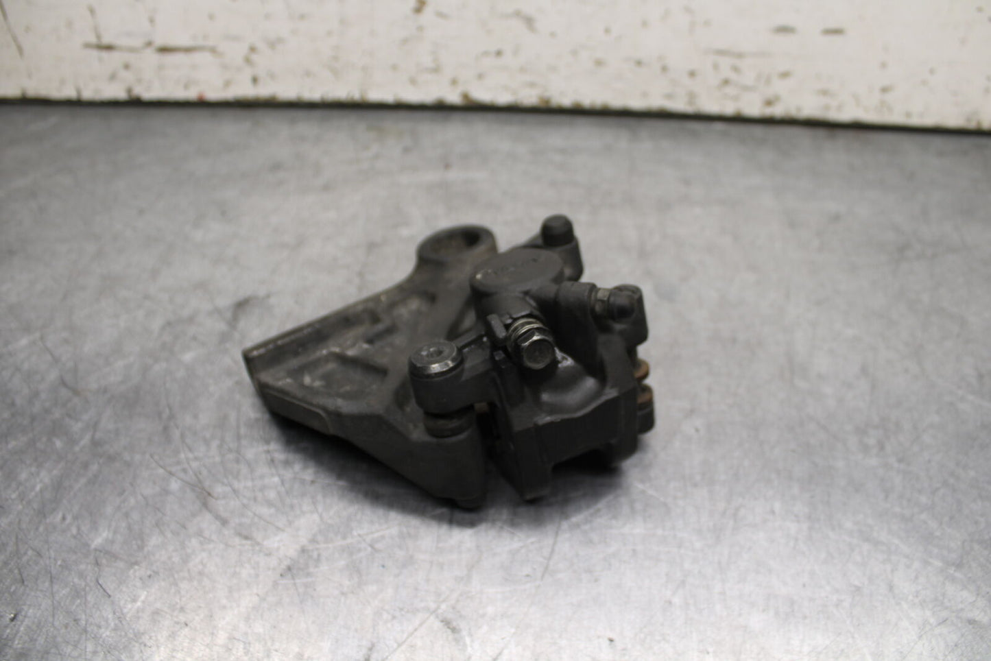 13-17 KAWASAKI NINJA ZX6R ZX636E REAR BACK BRAKE CALIPER W MOUNT BRACKET BB735