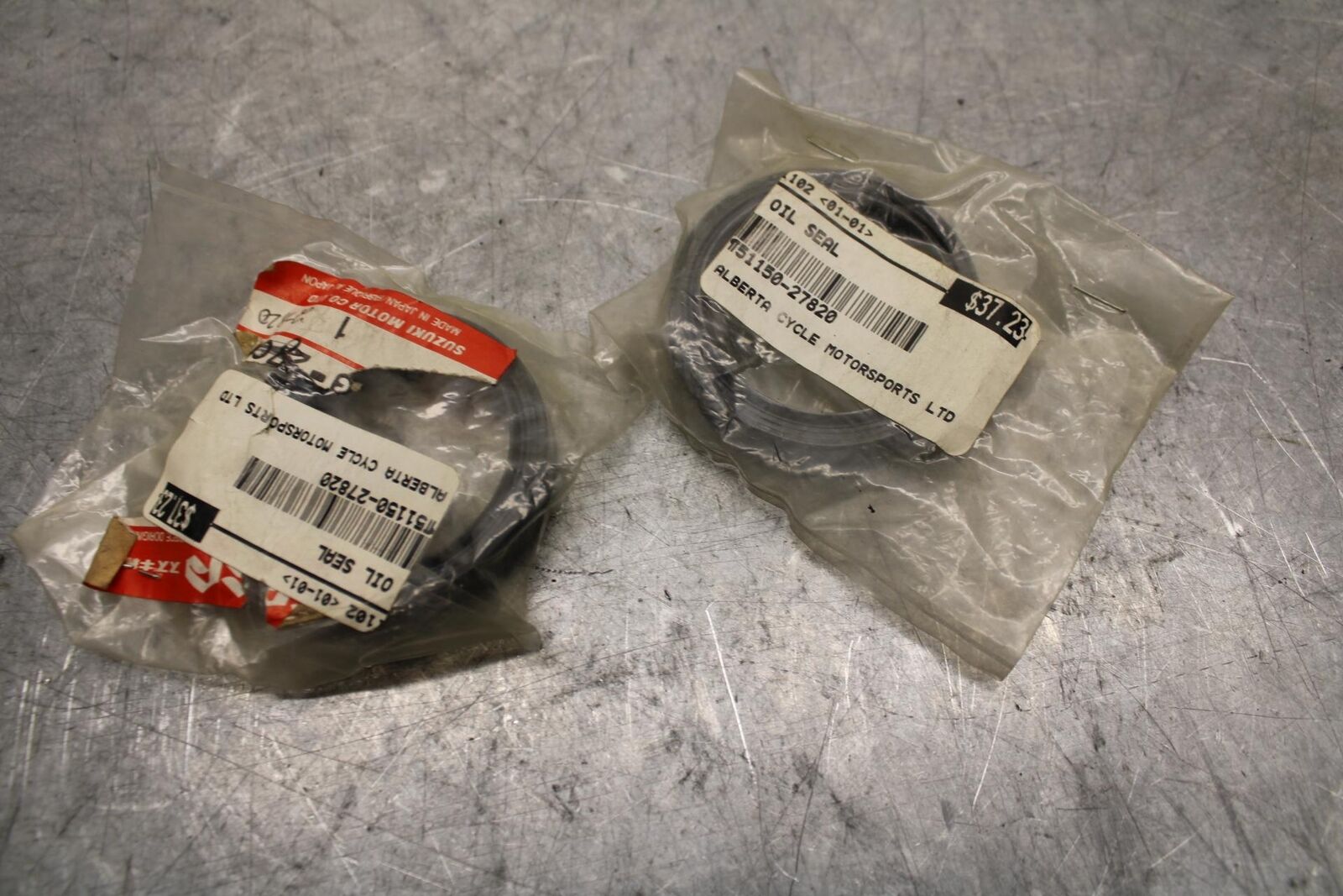 1980 Suzuki RM125 FRONT FORK OIL SEAL PAIR 51150-27820 BB42