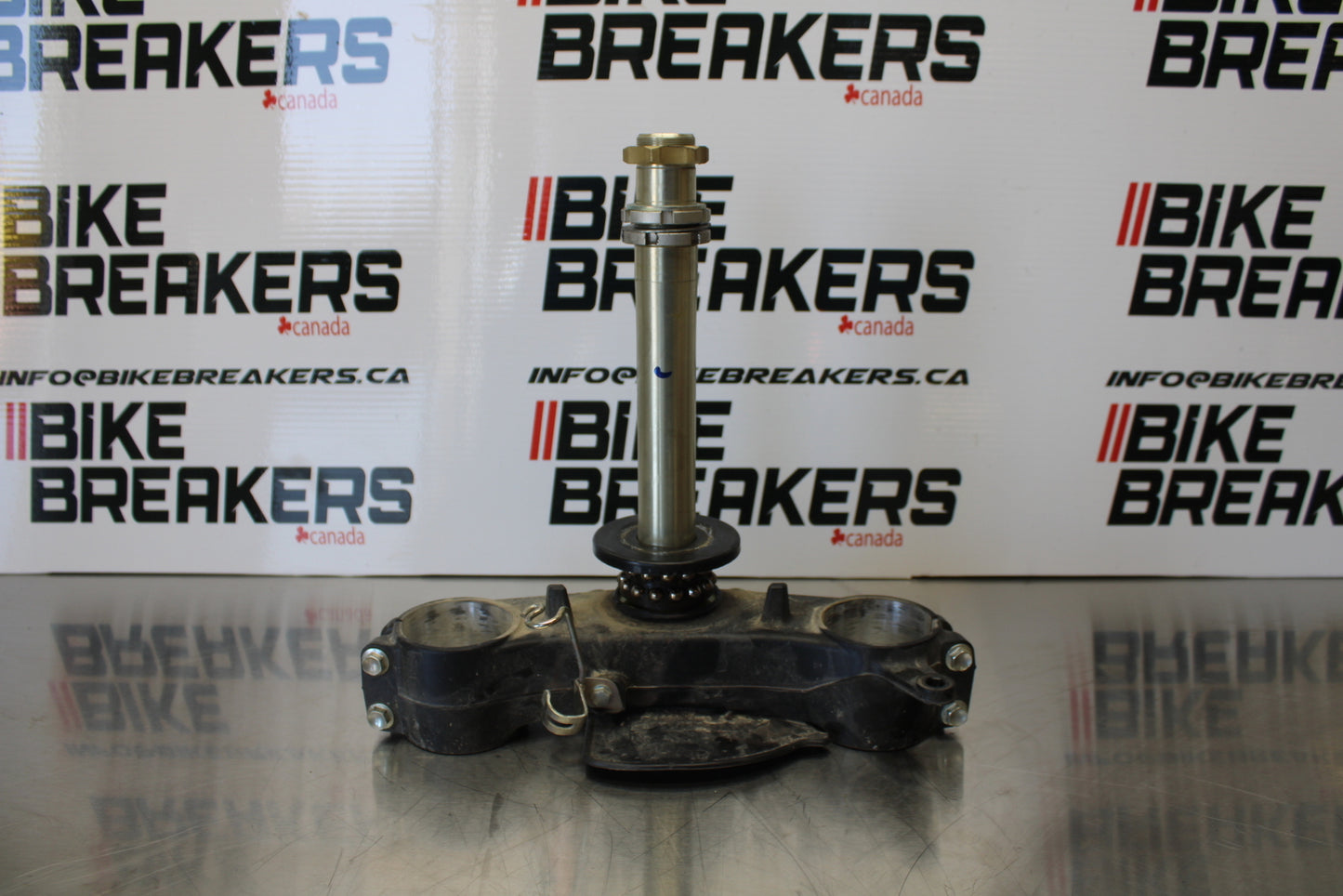 11 SUZUKI GSXR1000 FRONT FORKS CLAMP LOWER TRIPLE TREE STEM BB142