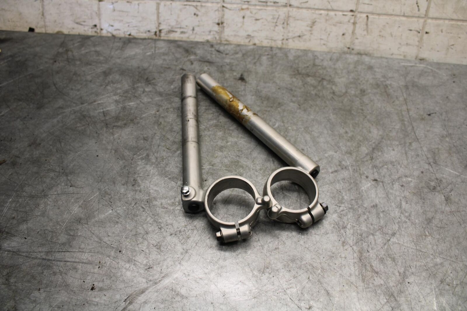 06-07 SUZUKI GSXR750 LEFT RIGHT CLIP ON  HANDLEBARS PAIR SET 56111-01H00  BB543