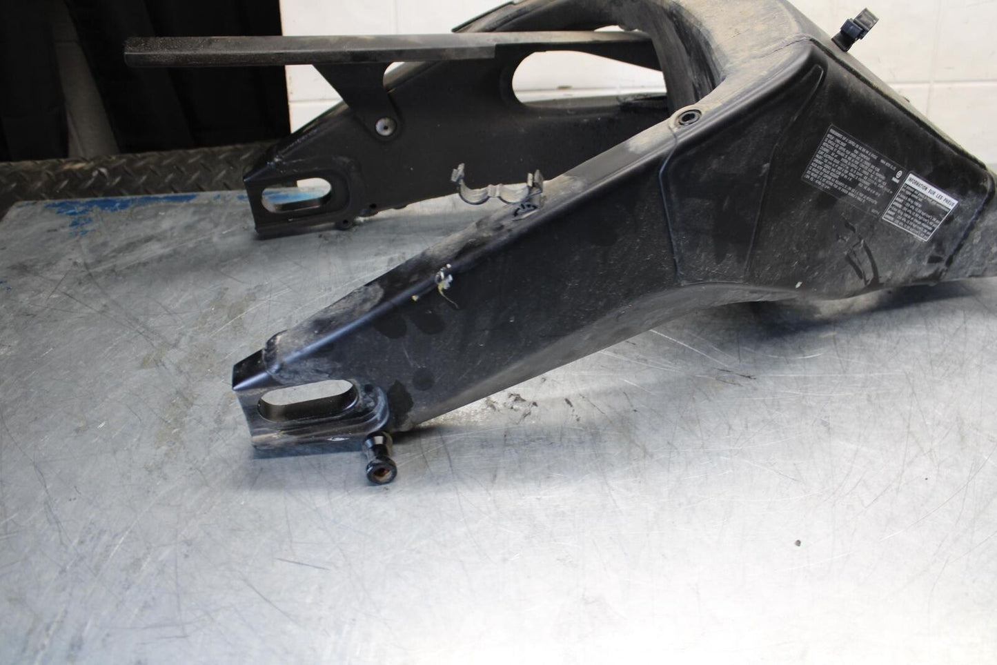 08-16 YAMAHA YZF R6 REAR SWINGARM  SUSPENSION SWING ARM 13S-22110-00-00 BB436