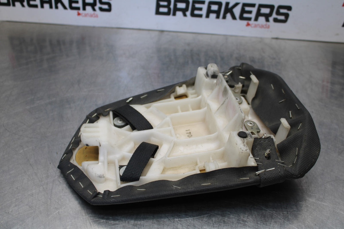 04-06 YAMAHA YZF R1 REAR BACK PASSENGER TANDEM SEAT PAD SADDLE PILLION BB160