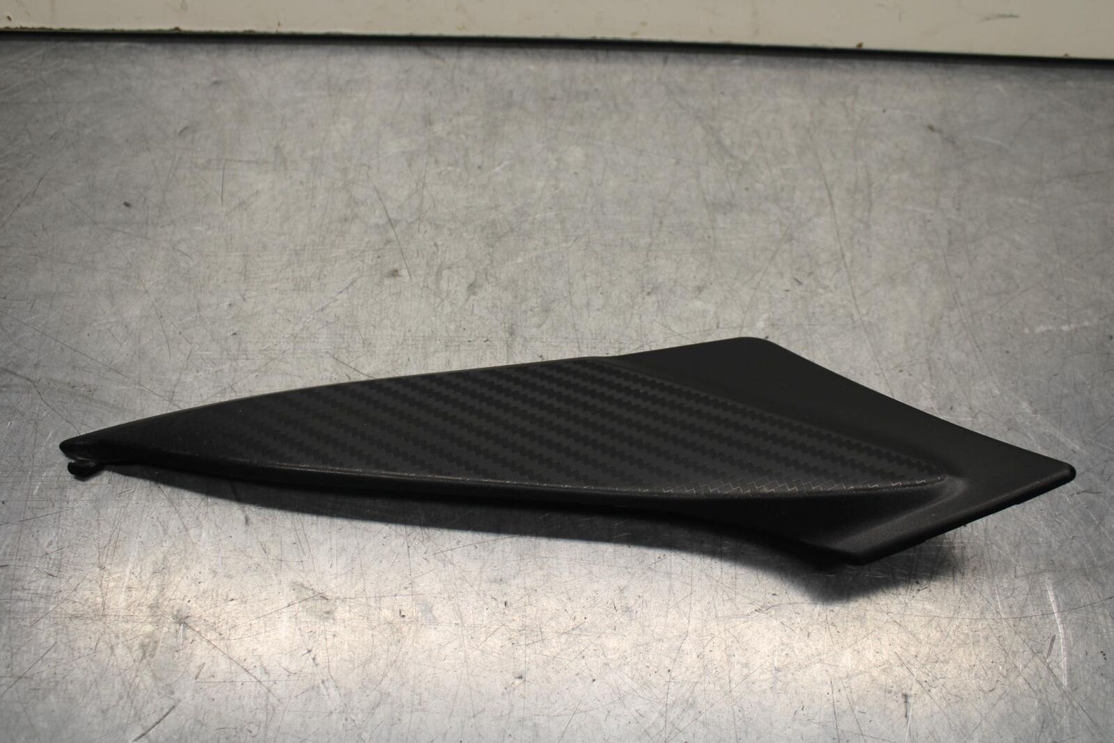 2011 Suzuki GSXR600 RIGHT LEFT GAS FUEL TANK PANELS COVERS TRIM SET  BB602
