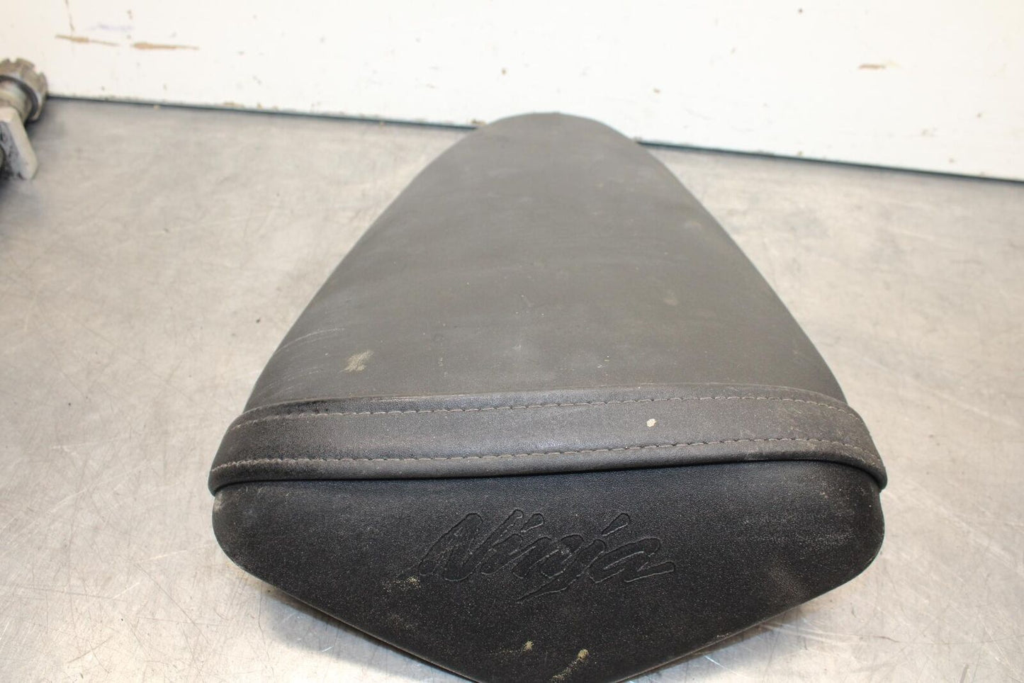 09-12 KAWASAKI NINJA ZX6R REAR BACK PASSENGER TANDEM SEAT SADDLE PILLION BB617