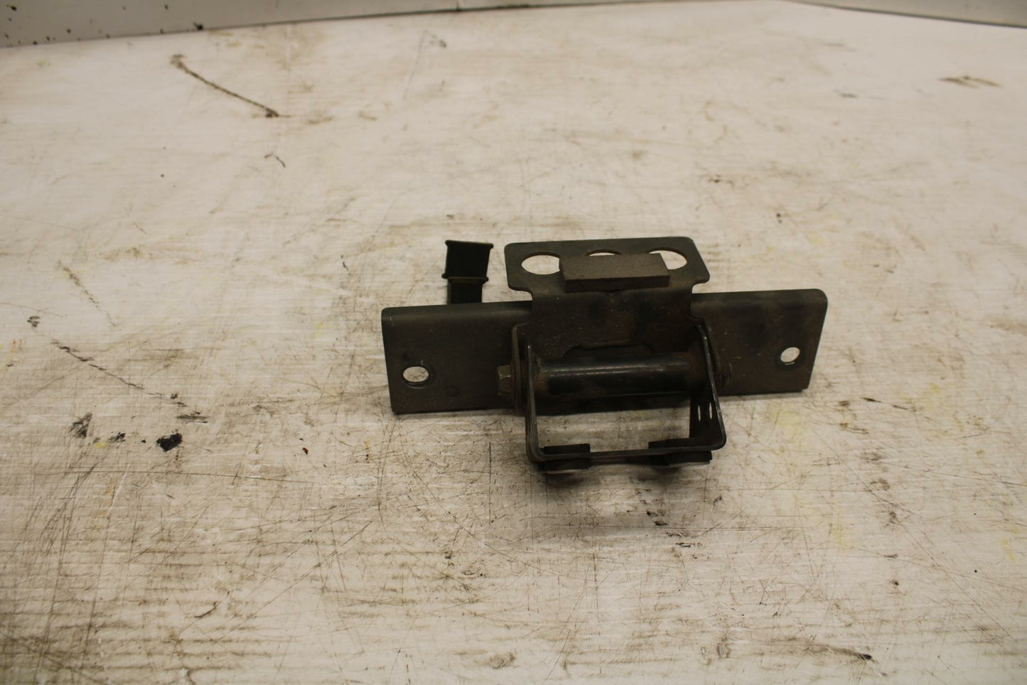 00-07 SUZUKI HAYABUSA GAS TANK FUEL CELL PETROL RESERVOIR BRACKET MOUNT BB281
