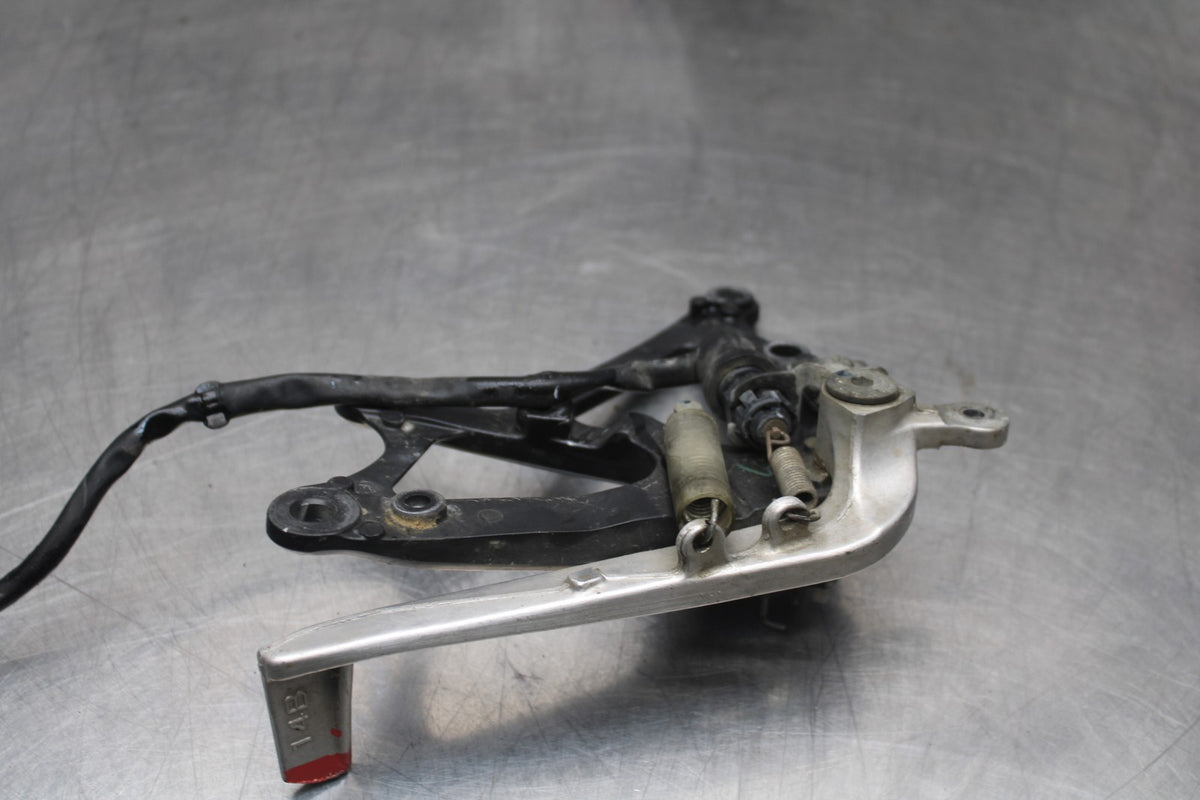 13 YAMAHA YZF R1 RIGHT REARSET REAR SET DRIVER FOOT PEG REST STOP BB781