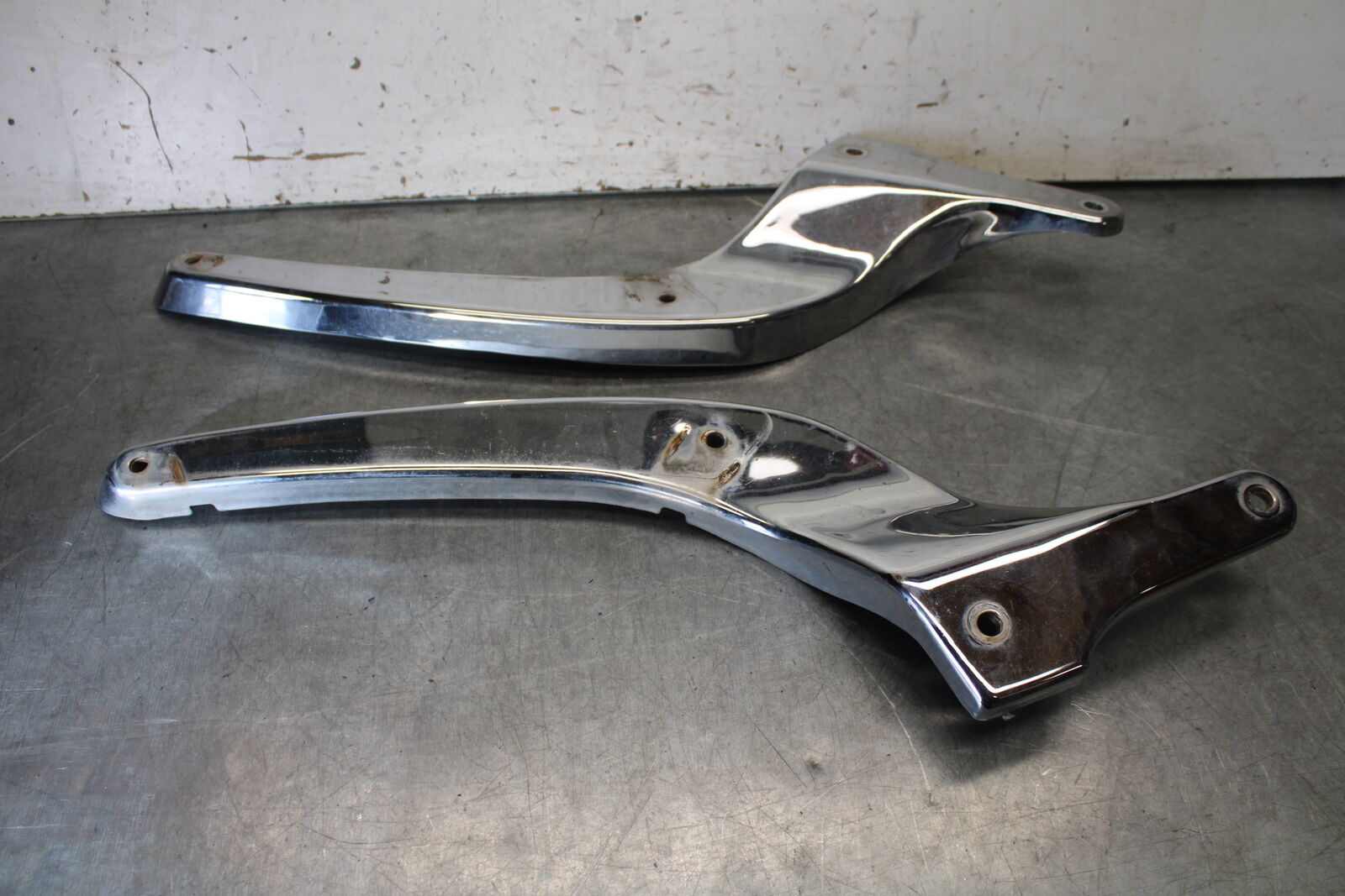 05-09 SUZUKI BOULEVARD C90 REAR BACK FENDER SUPPORT FRAME SUBFRAME BB692