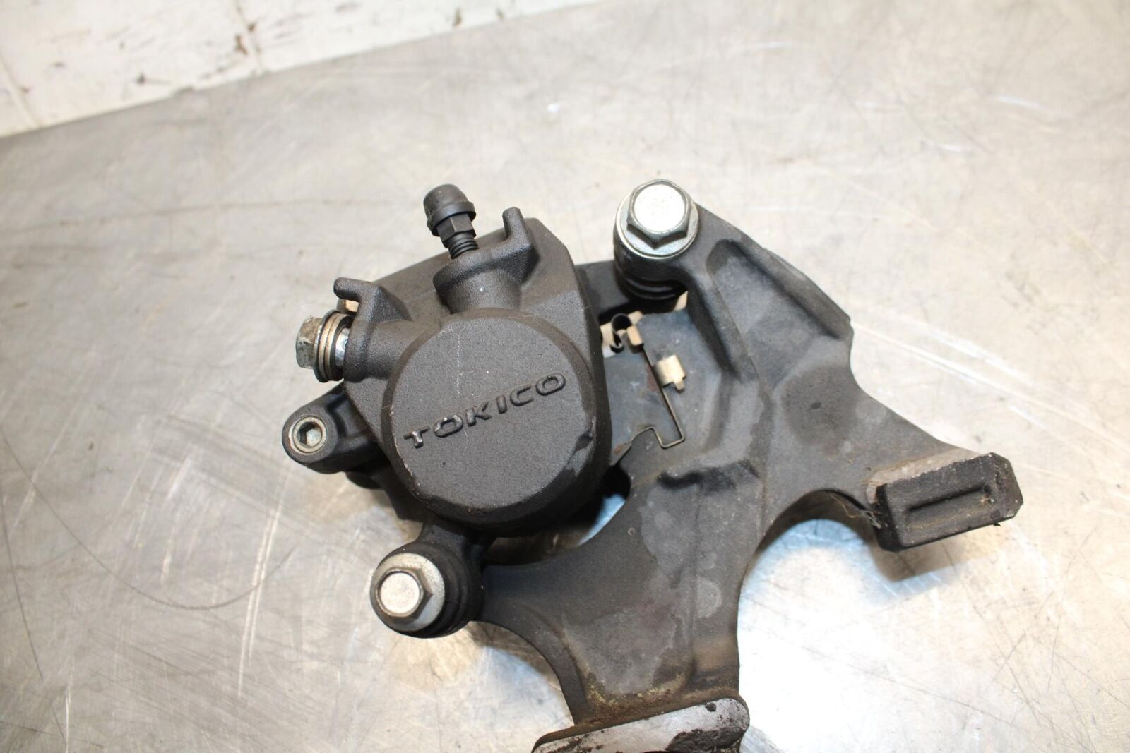 2008 Suzuki GSXR1000 REAR BACK BRAKE CALIPER W MOUNT BRACKET 69150-21H00 BB519