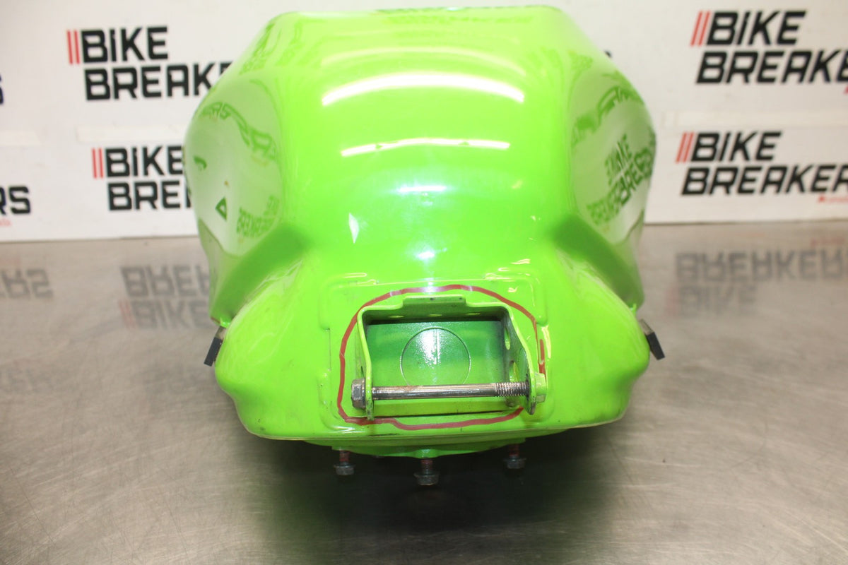 04-05 KAWASAKI NINJA ZX10R GAS TANK FUEL CELL PETROL RESERVOIR BB931