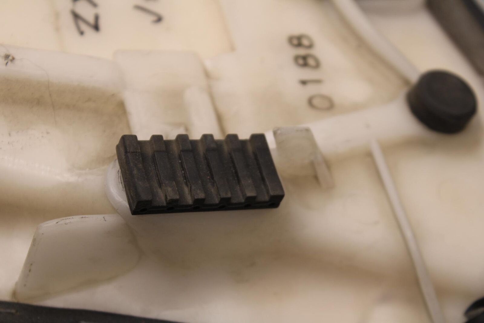 08-19 KAWASAKI NINJA ZX10R FRONT DRIVERS SEAT PAD SADDLE PILLION BB636