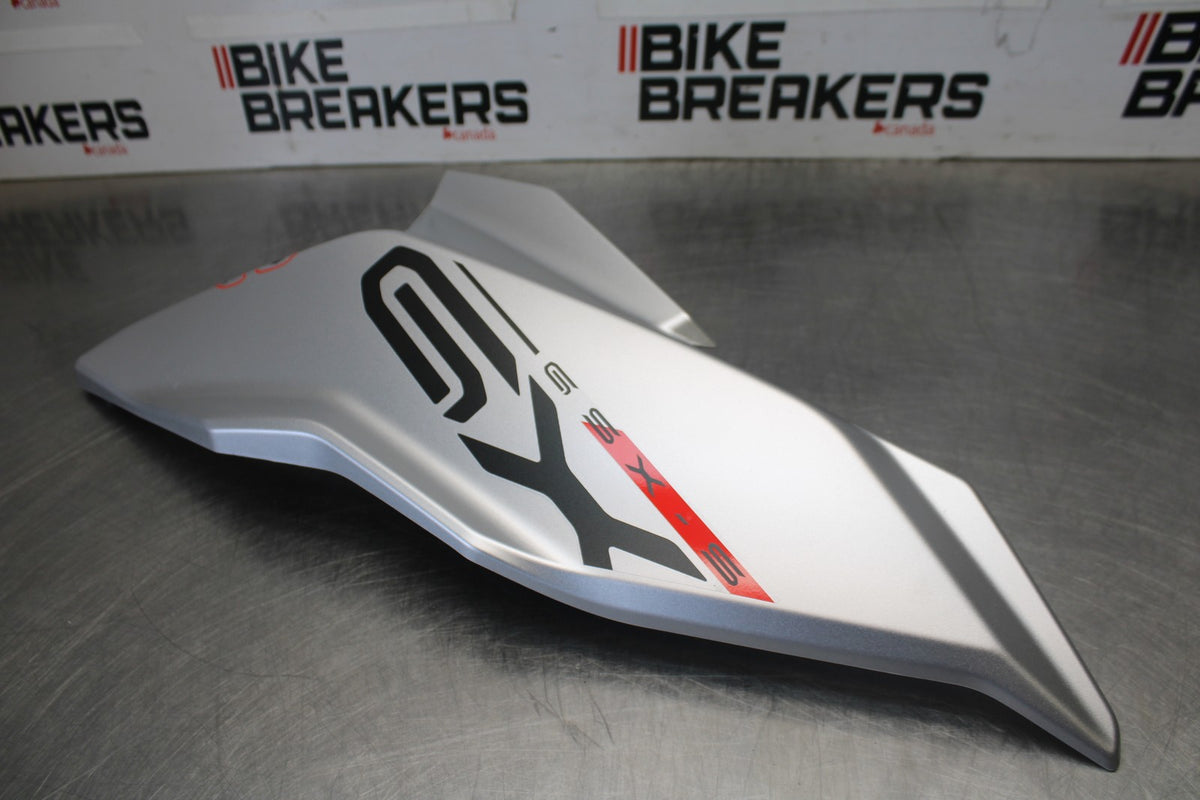 24-26 SUZUKI GSXS1000GX RIGHT FRONT UPPER MID SIDE FAIRING COWL PLASTIC BB00