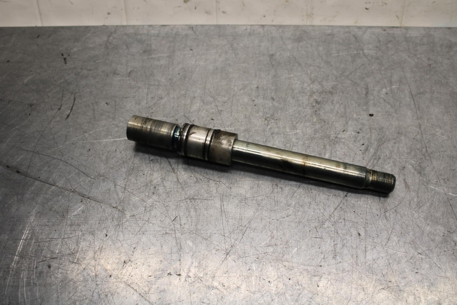 2009 Triumph Daytona 675 FRONT WHEEL RIM AXLE PIVOT BOLT T2000650 BB584