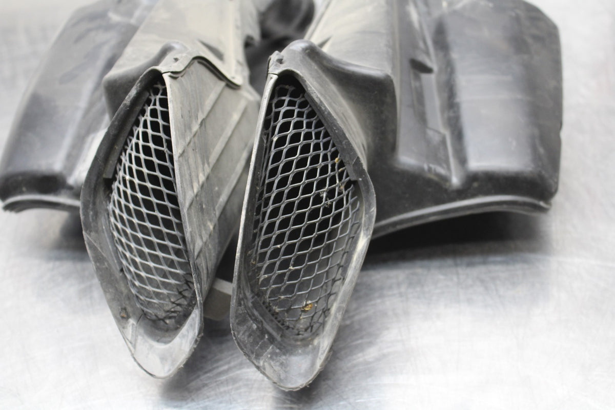 06-07 SUZUKI GSXR 600 RIGHT LEFT AIR INTAKE DUCTS BB178