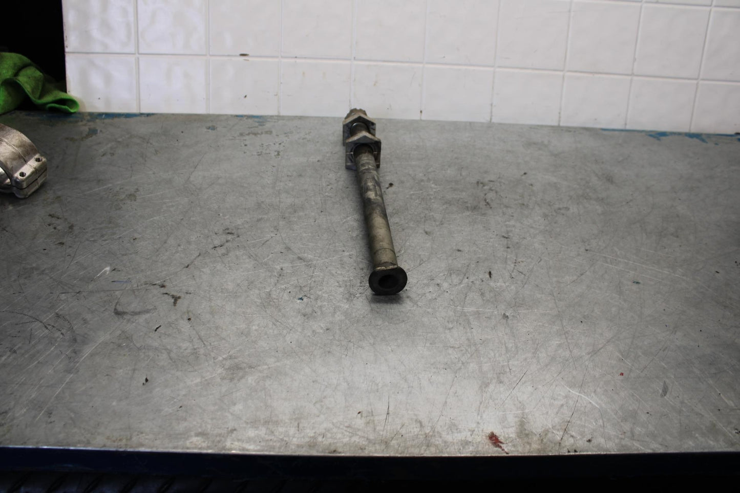 06-07 KAWASAKI NINJA ZX14R REAR AXLE BACK WHEEL RIM PIVOT BOLT AXEL bb433