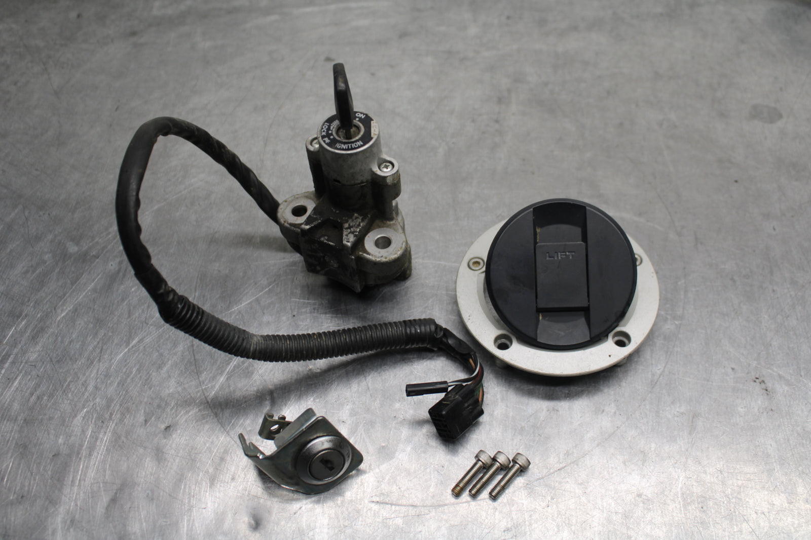 13-16 SUZUKI BANDIT 1250S ABS IGNITION LOCK KEY SET W/ GAS CAP & SEAT LOCK BB134