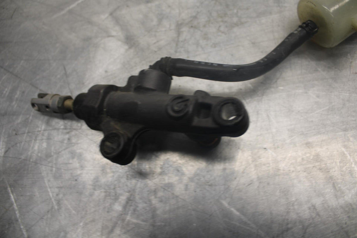 05 YAMAHA YZF R6S REAR BREMBO  BRAKE MASTER CYLINDER W RESERVOIR BB462