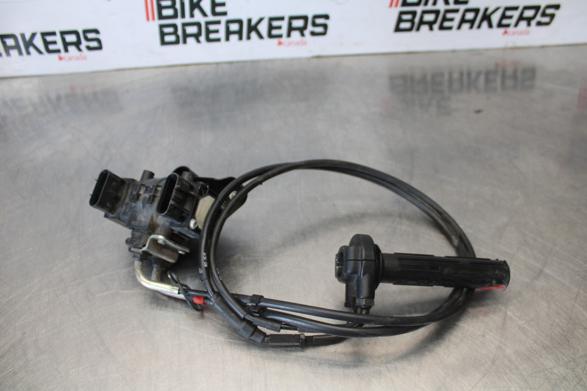16 APRILIA TUONO V4 1100 RIGHT THROTTLE GRIP THROTTLE CABLES/ ACCELERATOR BB905