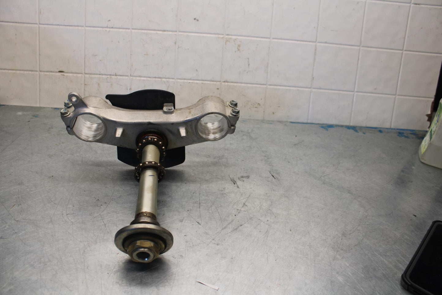 06-07 SUZUKI GSXR750 FRONT FORKS CLAMP LOWER TRIPLE TREE STEM BB424