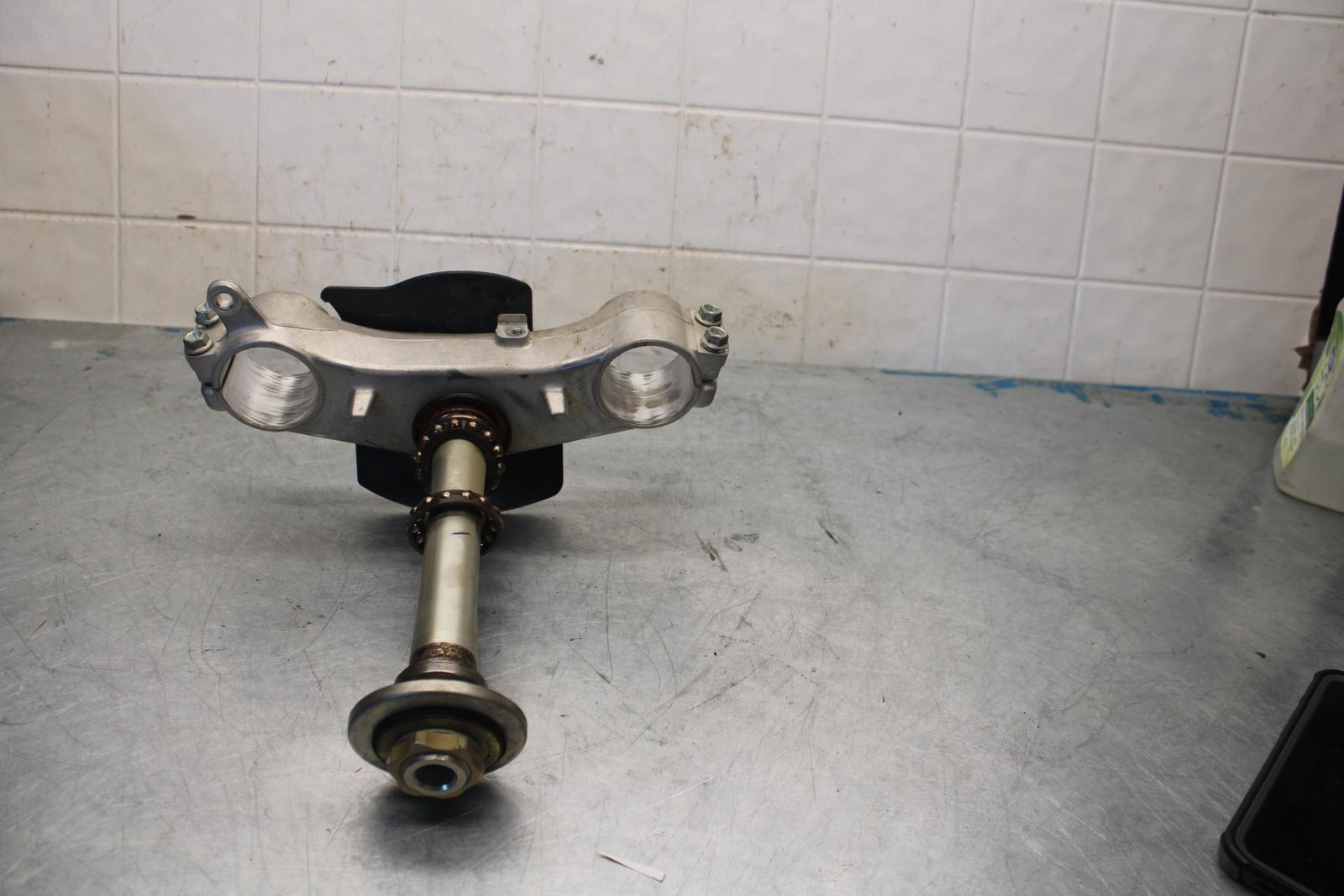 06-07 SUZUKI GSXR750 FRONT FORKS CLAMP LOWER TRIPLE TREE STEM BB424