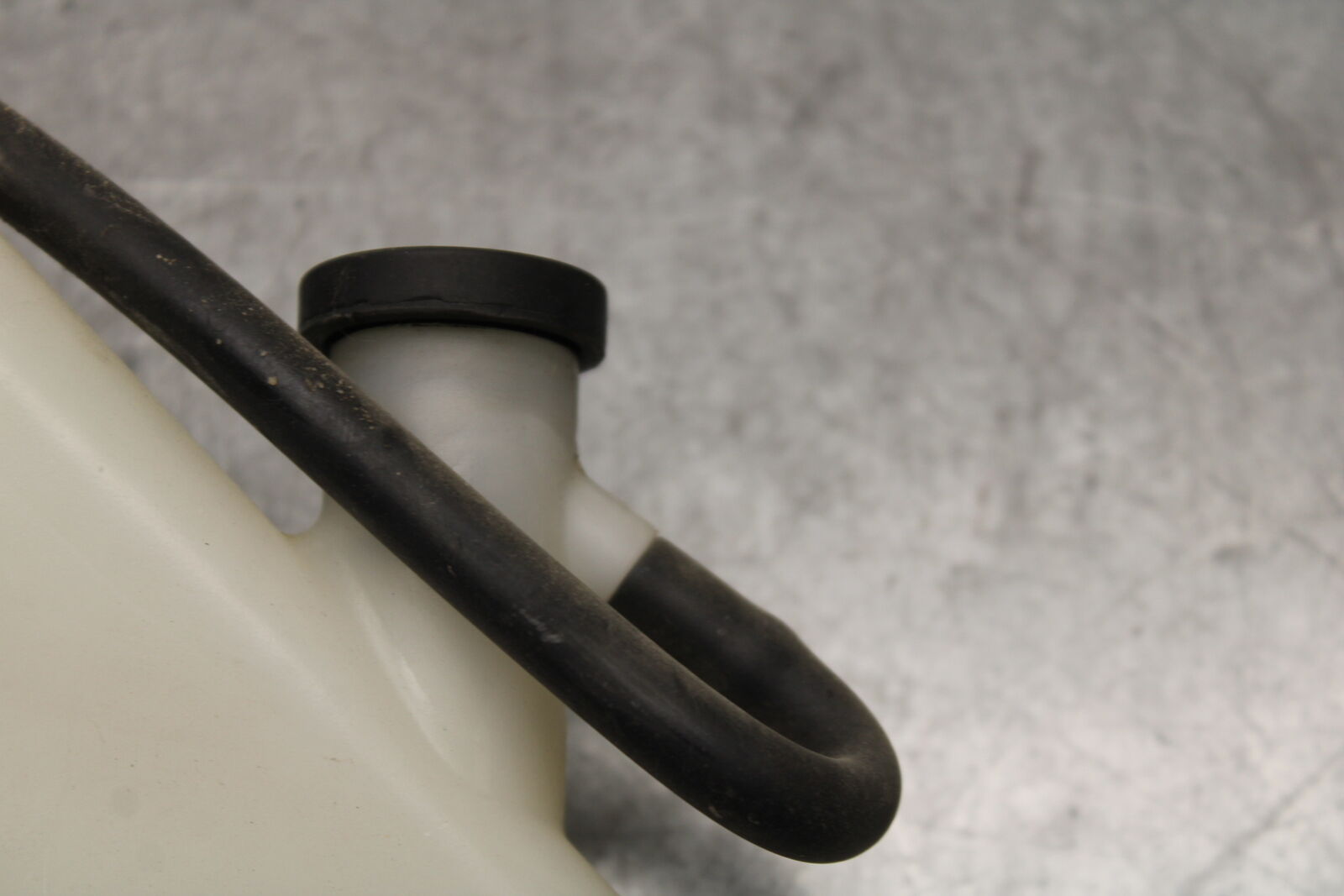 05-06 SUZUKI GSXR1000 COOLANT WATER TANK RESERVOIR BOTTLE 17910-41G00 BB663