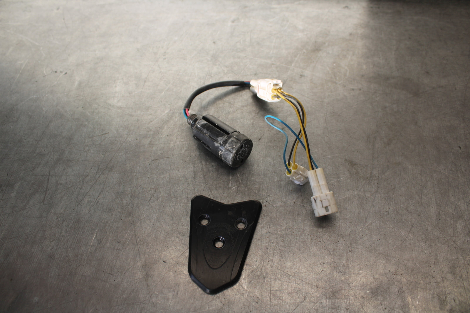 09-14 YAMAHA YZF R1 TST AFTERMARKET TURN SIGNAL RELAY FLASHER SWITCH  BB696