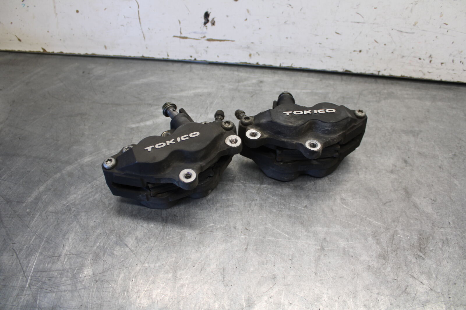 03-07 SUZUKI SV1000S RIGHT LEFT FRONT BRAKE CALIPER SET PAIR CALIPERS BB657