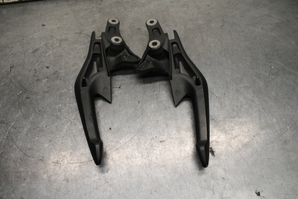 15-16 HONDA CB300F PASSENGER REAR SEAT GRAB BAR HANDLE SET BB740