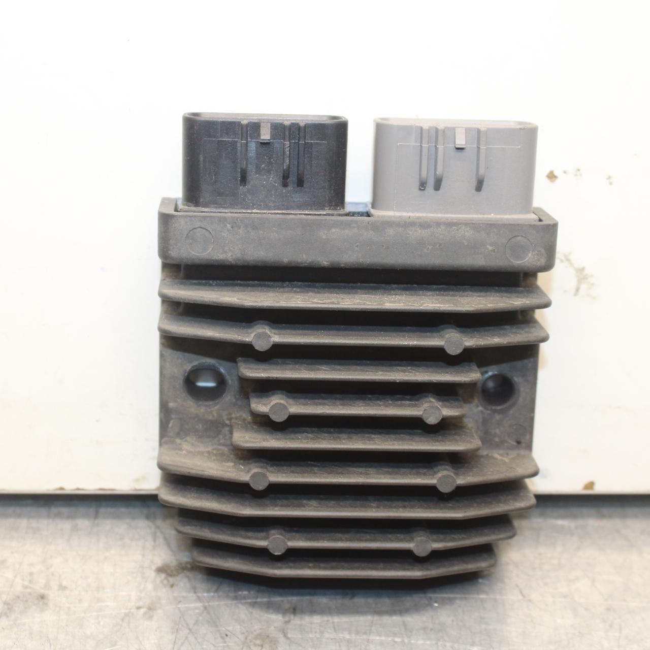 2014 Yamaha FZ09 RECTIFIER VOLTAGE REGULATOR 1D7-81960-01-00 BB81