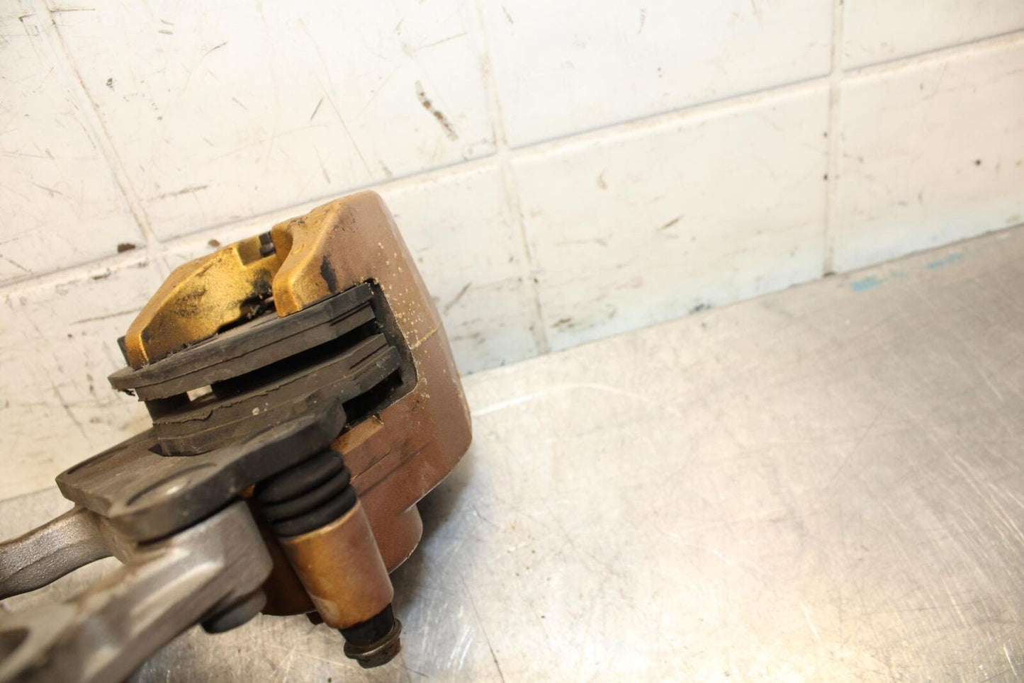 2003 Kawasaki Ninja ZX6RR ZX600K REAR BACK BRAKE CALIPER W MOUNT BRACKET BB66