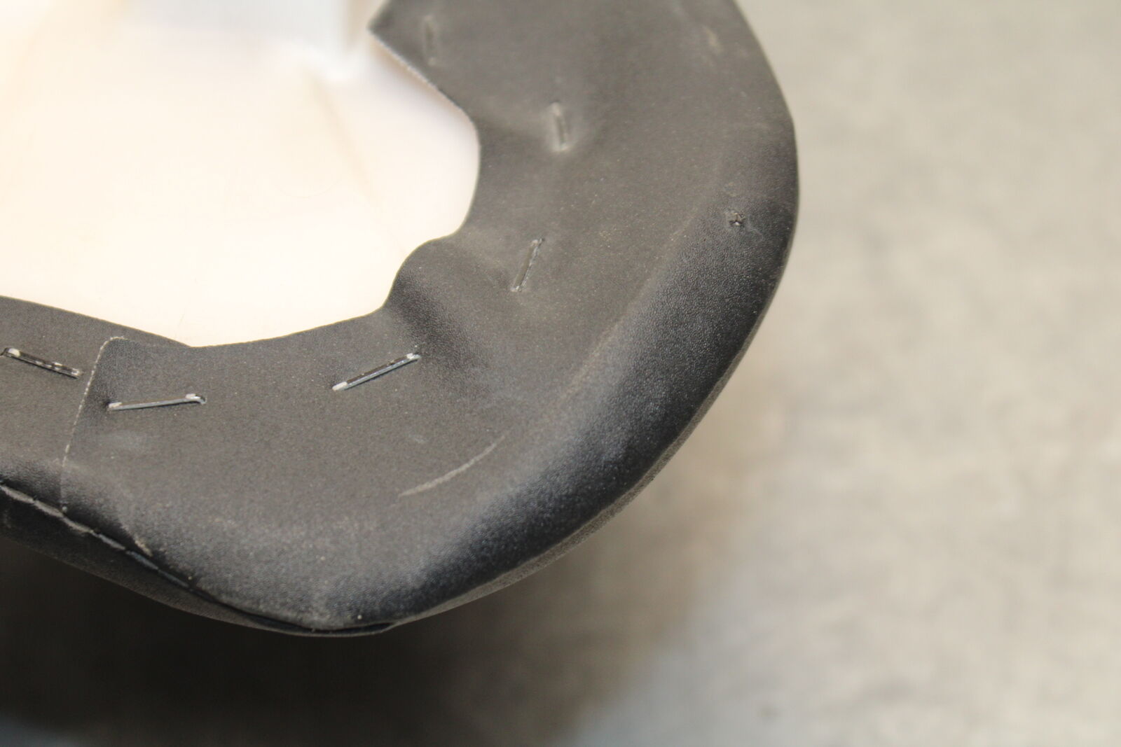 05-06 SUZUKI GSXR1000 FRONT DRIVERS SEAT PAD SADDLE 45100-41G01-6BY BB663