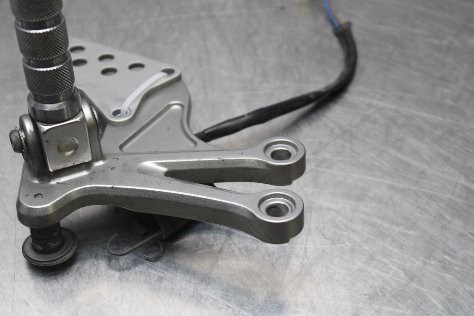 04-05 KAWASAKI NINJA ZX10R RIGHT LEFT REARSETS REAR SET DRIVER FOOT PEGS  BB163