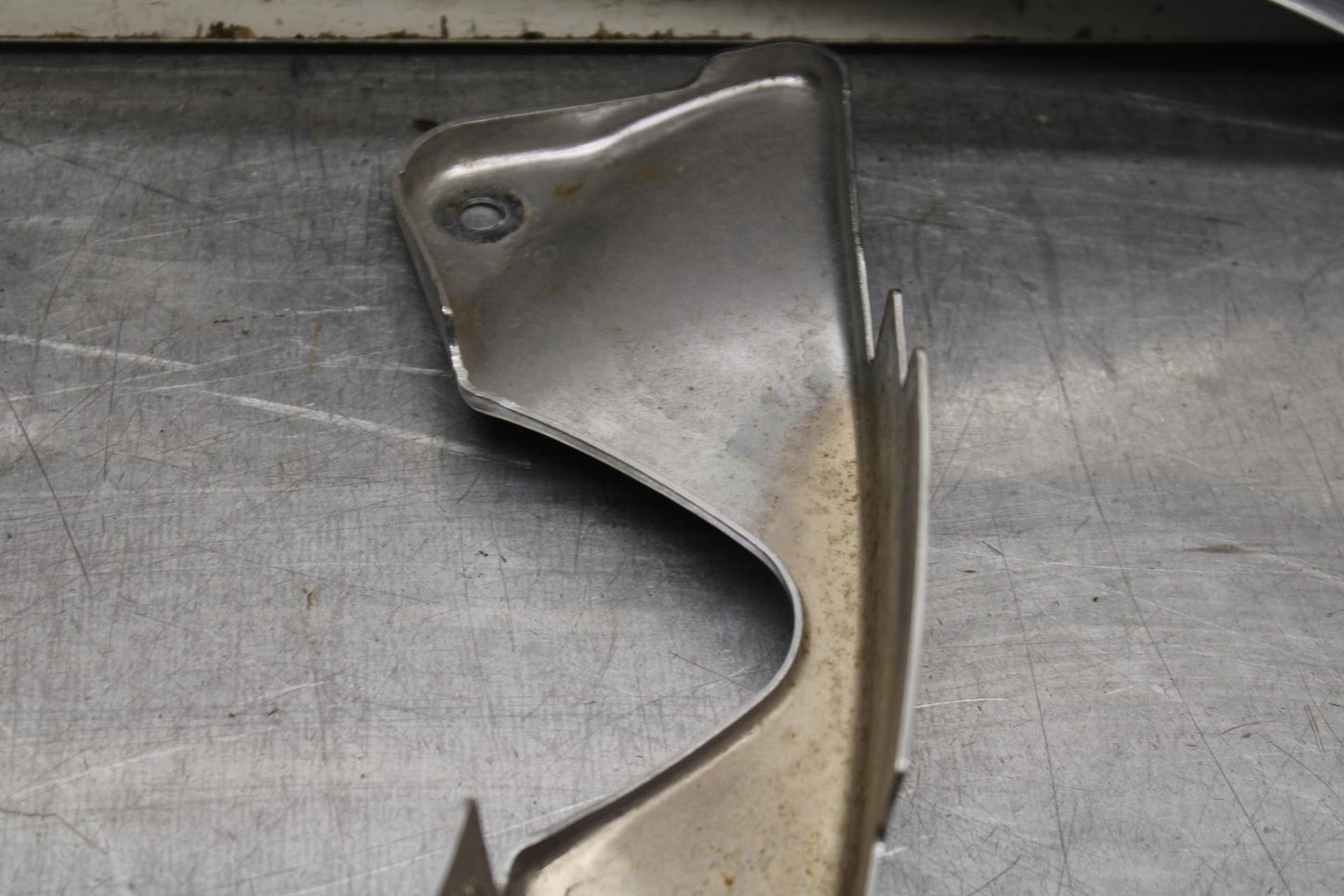 03-08 KAWASAKI VULCAN 1600 REAR BACK FENDER SUPPORT FRAME SUBFRAME BB616